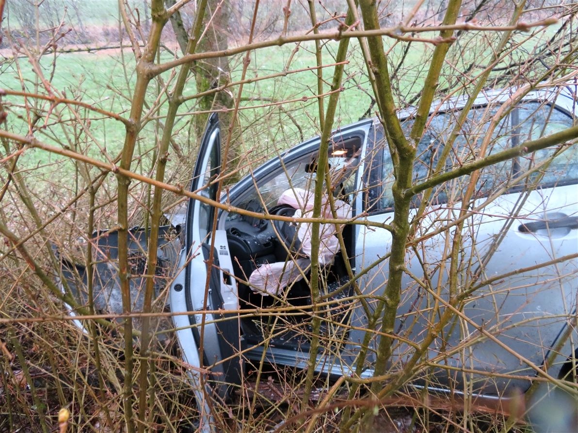 POL-OE: 22-Jähriger bei Alleinunfall leicht verletzt