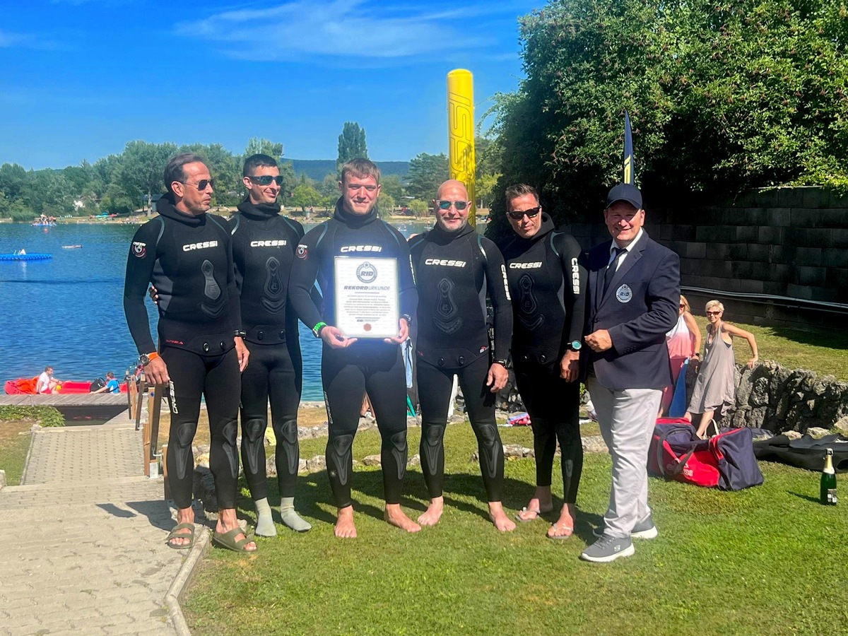 Neuer RID-Apnoe-Weltrekord mit 4:26:31 Stunden – 5er-Team taucht symbolisch zum Marianengraben auf 11 km Tiefe