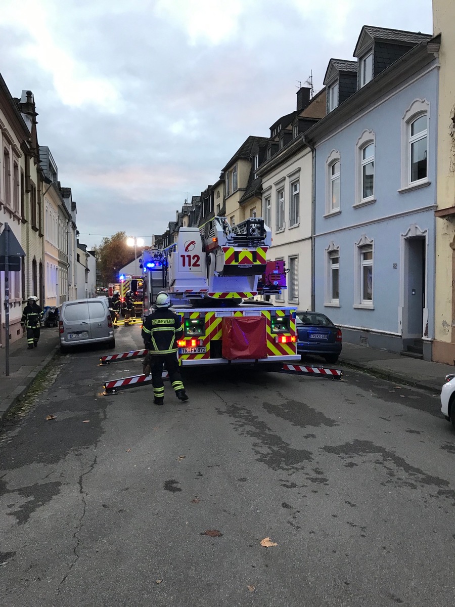 POL-PDTR: Wohngebäudebrand; 8 verletzte Personen gerettet; Brand unter Kontrolle