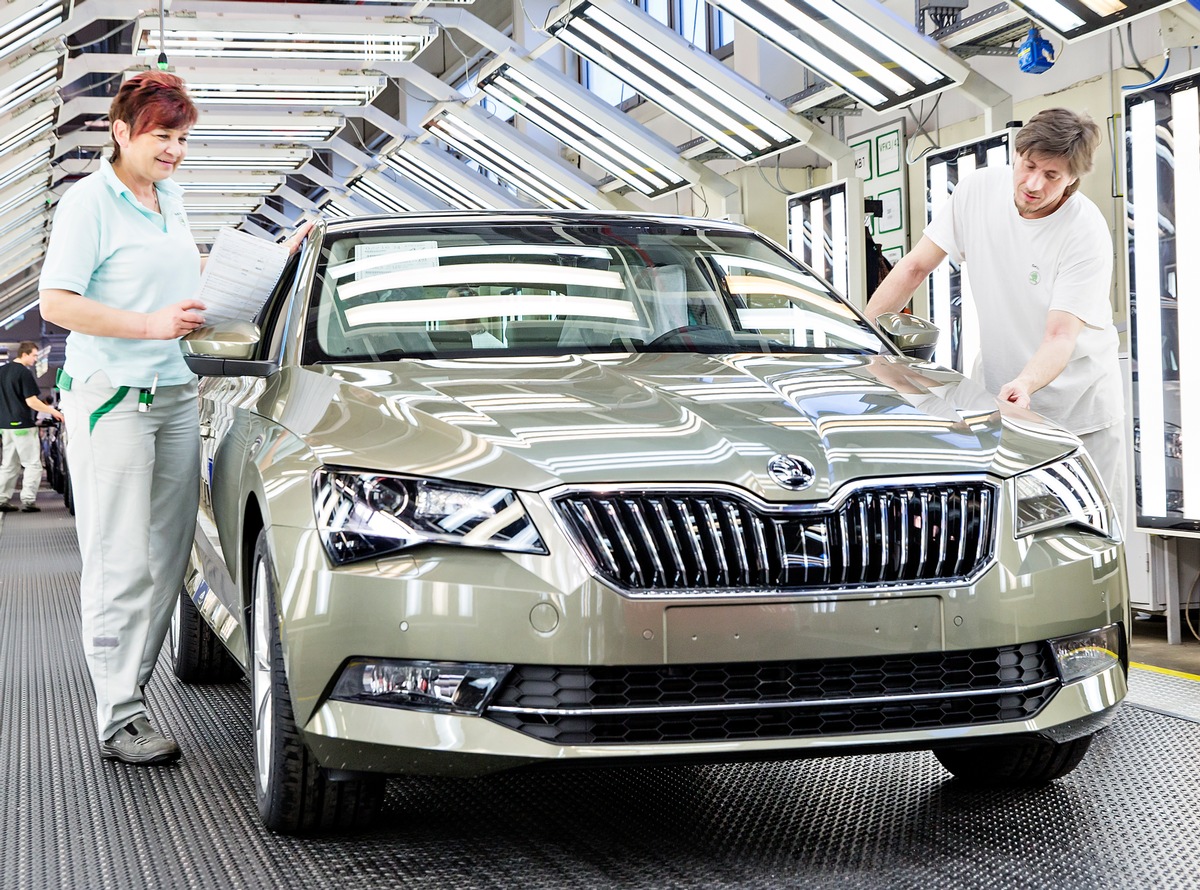 SKODA Produktion läuft nach Werksferien wieder auf Hochtouren (FOTO)