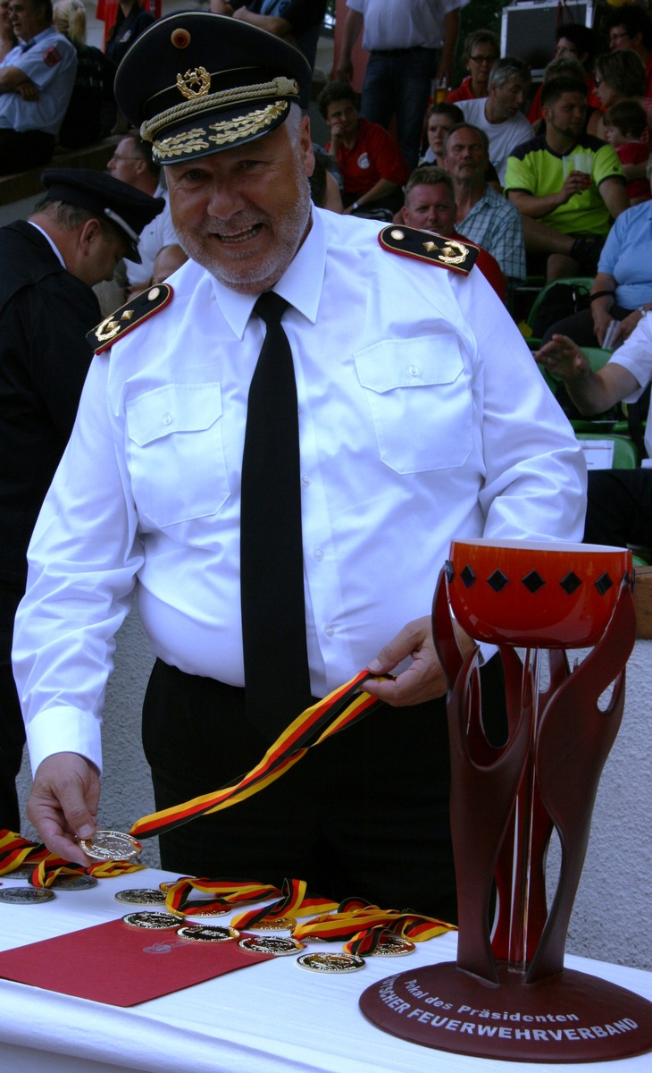 Sieger der Deutschen Feuerwehr-Meisterschaften / 21 Teams fahren zur CTIF-Olympiade 2013 / Kröger: &quot;Spannende Wettbewerbe&quot; (BILD)