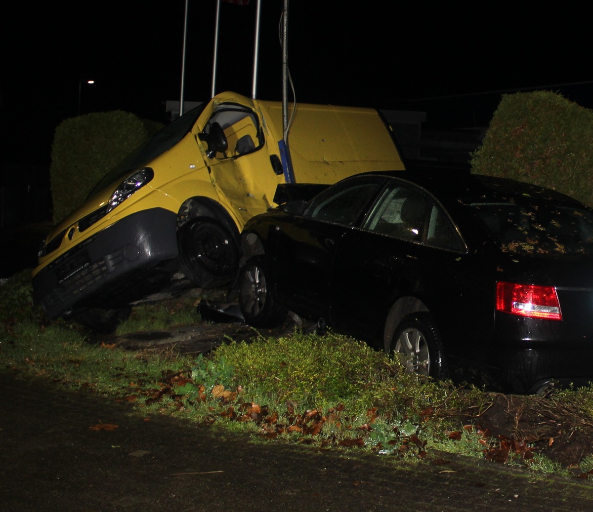 POL-BI: Betrunken und führerscheinlos Unfall verursacht