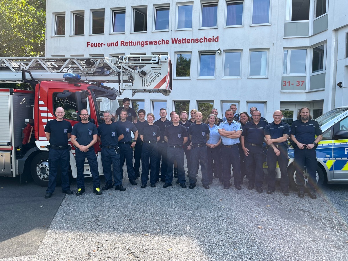 POL-BO: Informationsaustausch mit Blick über Wattenscheid: Vertreter der Polizeiwache West zu Besuch bei der Feuerwehr