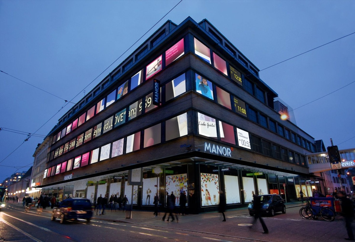 Un air de Times Square à Bâle - Manor Greifengasse  se dote d&#039;installations artistiques hors du commun et présente une oeuvre de Pia MYrvoLD