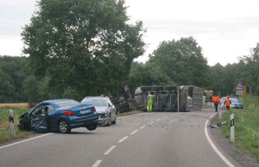 POL-PDLD: Verkehrsunfall mit schwerverletzten Personen