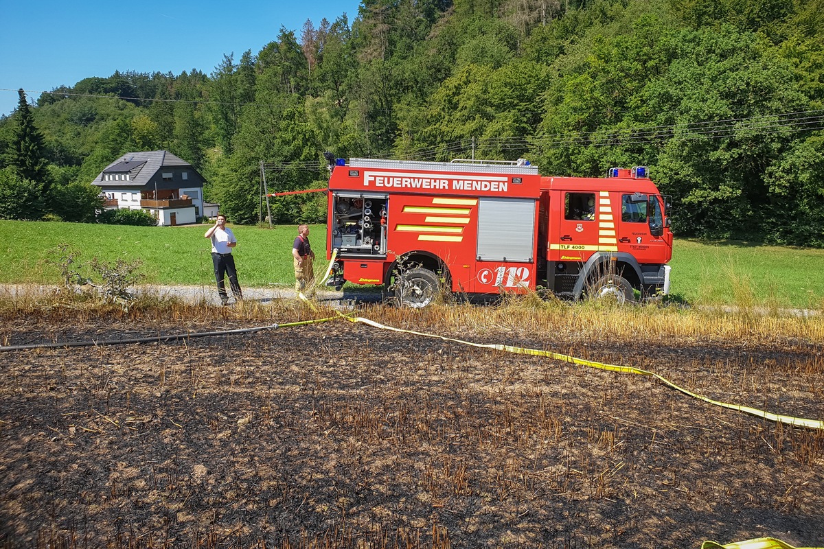 FW Menden: Stoppelfeldbrand in der Asbeck