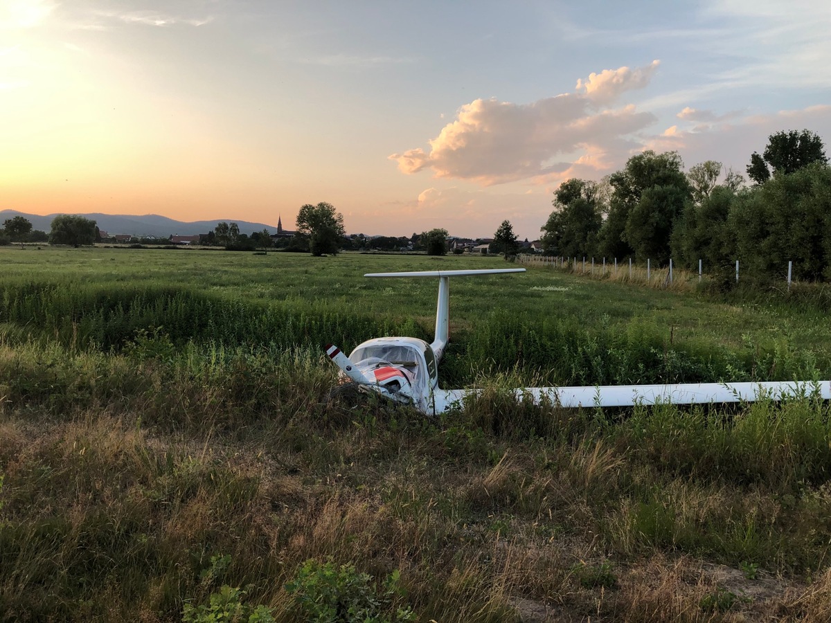 POL-PDLD: Unfall auf dem Flugplatz Schweighofen