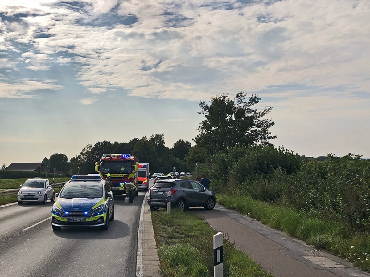 POL-ME: Schwerverletzter Motorradfahrer durch Bremsmanöver - Ratingen - 2108131