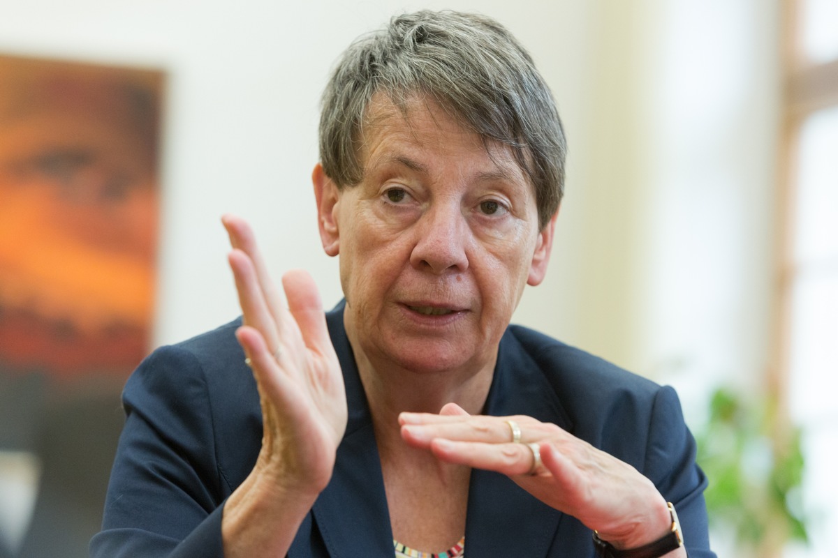 Bundesministerin Dr. Barbara Hendricks im Interview mit BG BAU aktuell: &quot;Arbeits- und Umweltschutz in der Bauwirtschaft spielen eine große Rolle&quot; (FOTO)