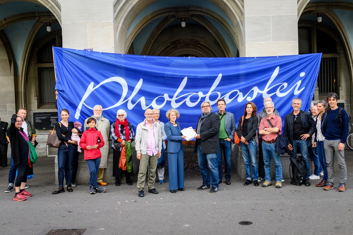 Übergabe der Petiton &quot;eine Zukunft für die Photobastei&quot; - Medienbild