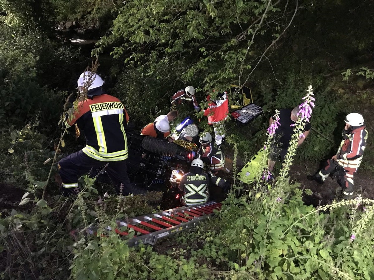 POL-PDTR: Quadfahrer stürzt Abhang hinunter und verunglückt schwer