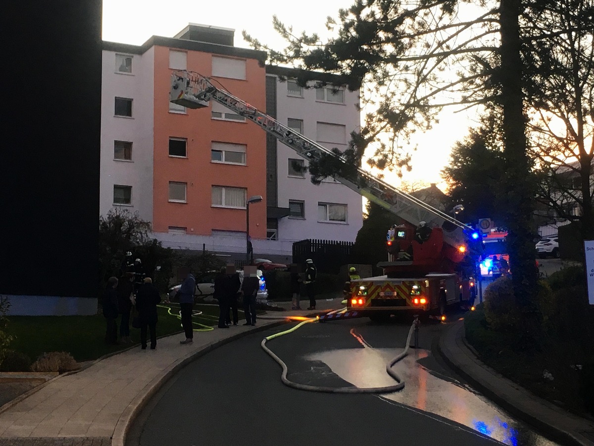 FW-EN: Wasseraustritt mit Sachschaden und Saunabrand in einem Mehrfamilienhaus