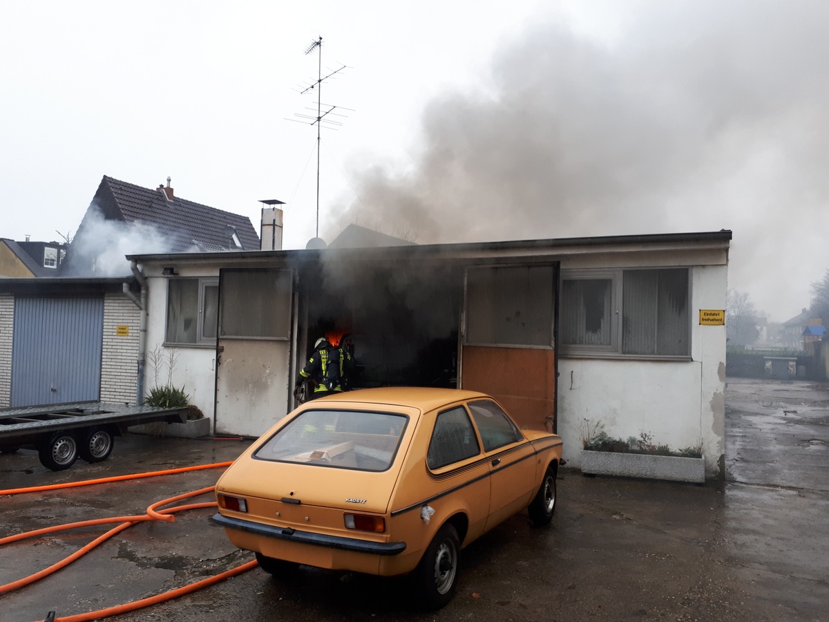 FW-MH: Werkstatt- und Zimmerbrand beschäftigte die Feuerwehr #fwmh