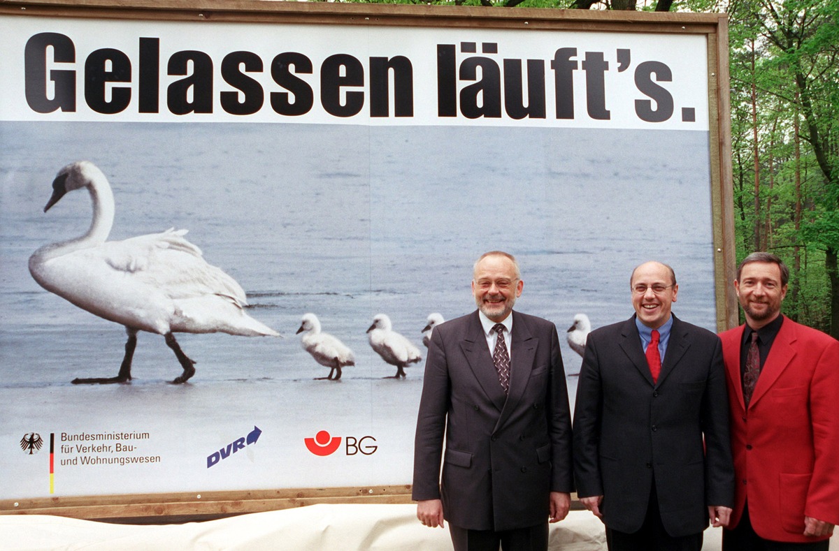 &quot;Gelassen läuft&#039;s&quot; / Neues Autobahnplakat enthüllt