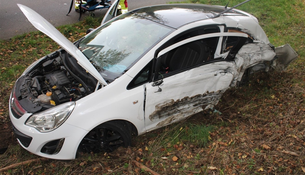 POL-RBK: Kürten - Verkehrsunfall mit hohem Sachschaden - Unfallverursacher ohne Fahrerlaubnis