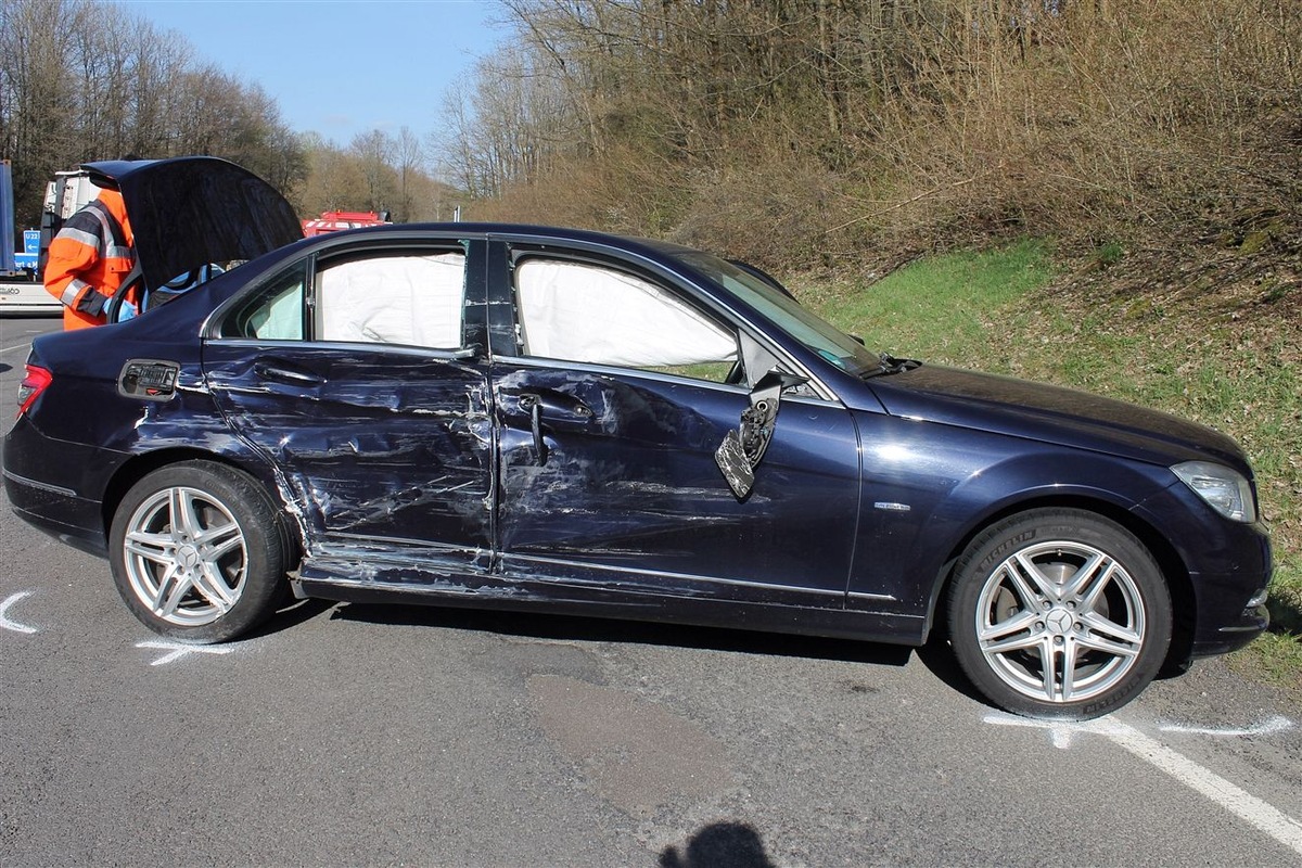 POL-OE: 63-Jähriger bei Verkehrsunfall verletzt