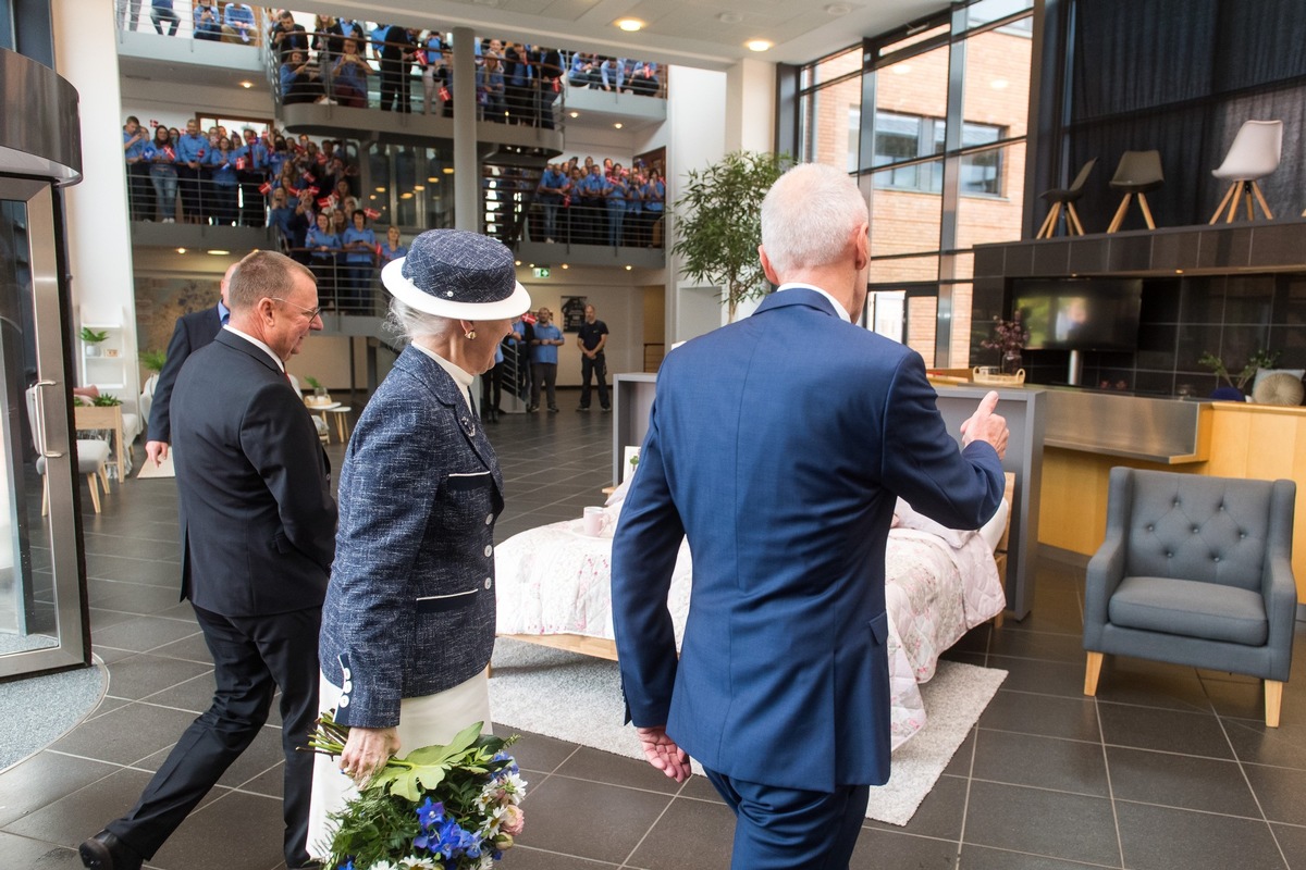 Hoher Besuch: Dänische Königin Margrethe II. besucht die Deutschlandzentrale von DÄNISCHES BETTENLAGER/JYSK in Handewitt