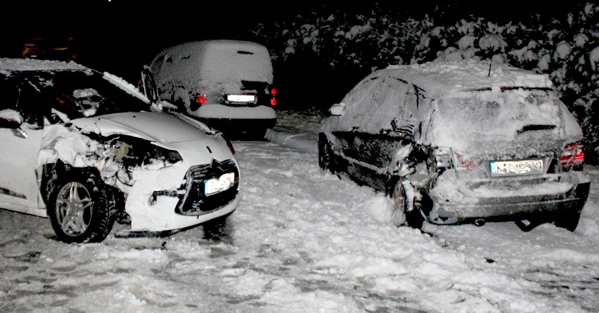 POL-RBK: Bergisch Gladbach - Citroen kracht in geparkten Daimler - Fahrer unter Alkoholeinfluss