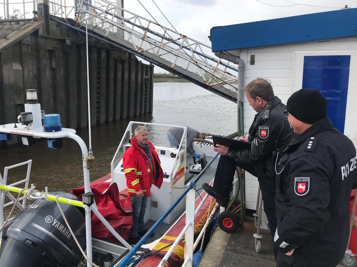 POL-STD: Unbekannte brechen DLRG-Rettungsboot am Lühe-Anleger auf und versuchen in Grünendeicher Haus einzubrechen