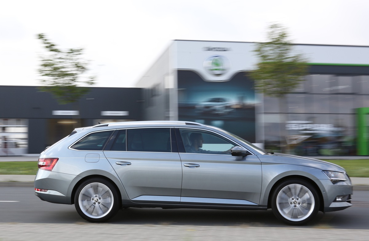 Neuer SKODA Superb Combi: Händlerpremiere am 26. September (FOTO)