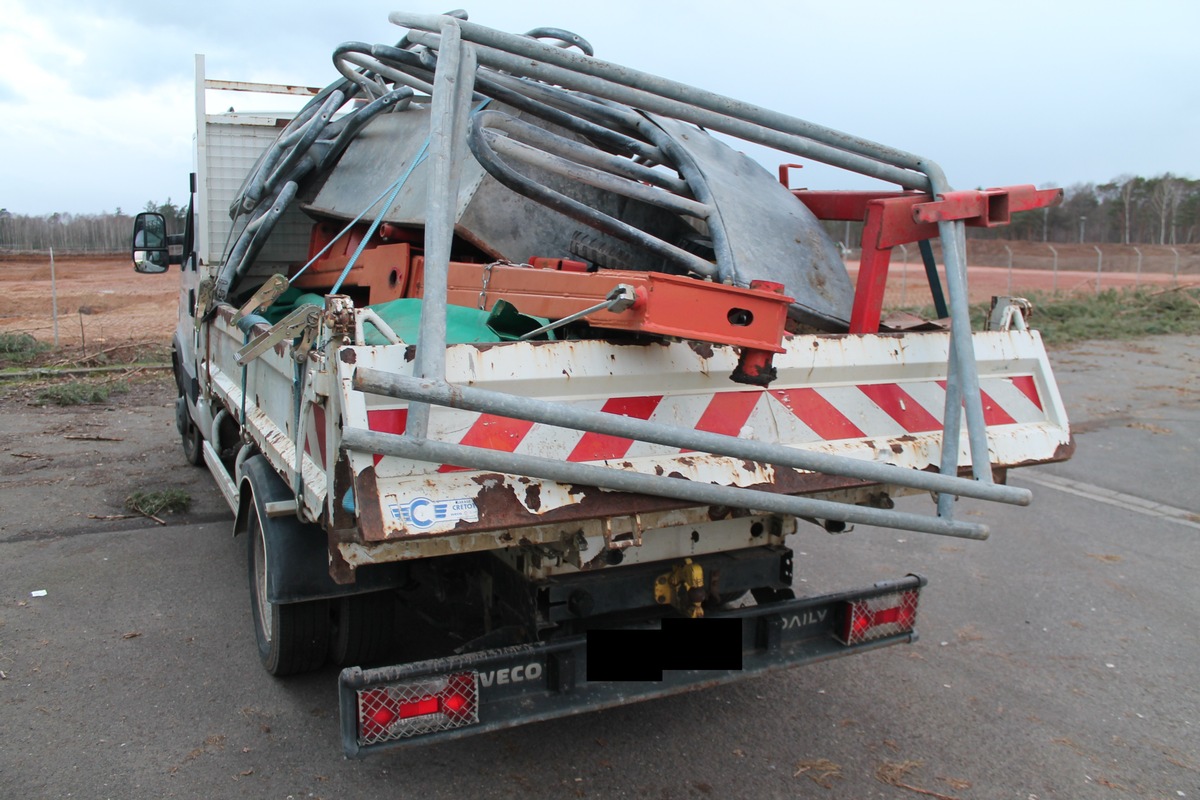 POL-PDKL: A6/Kaiserslautern, Kleintransporter erheblich überladen