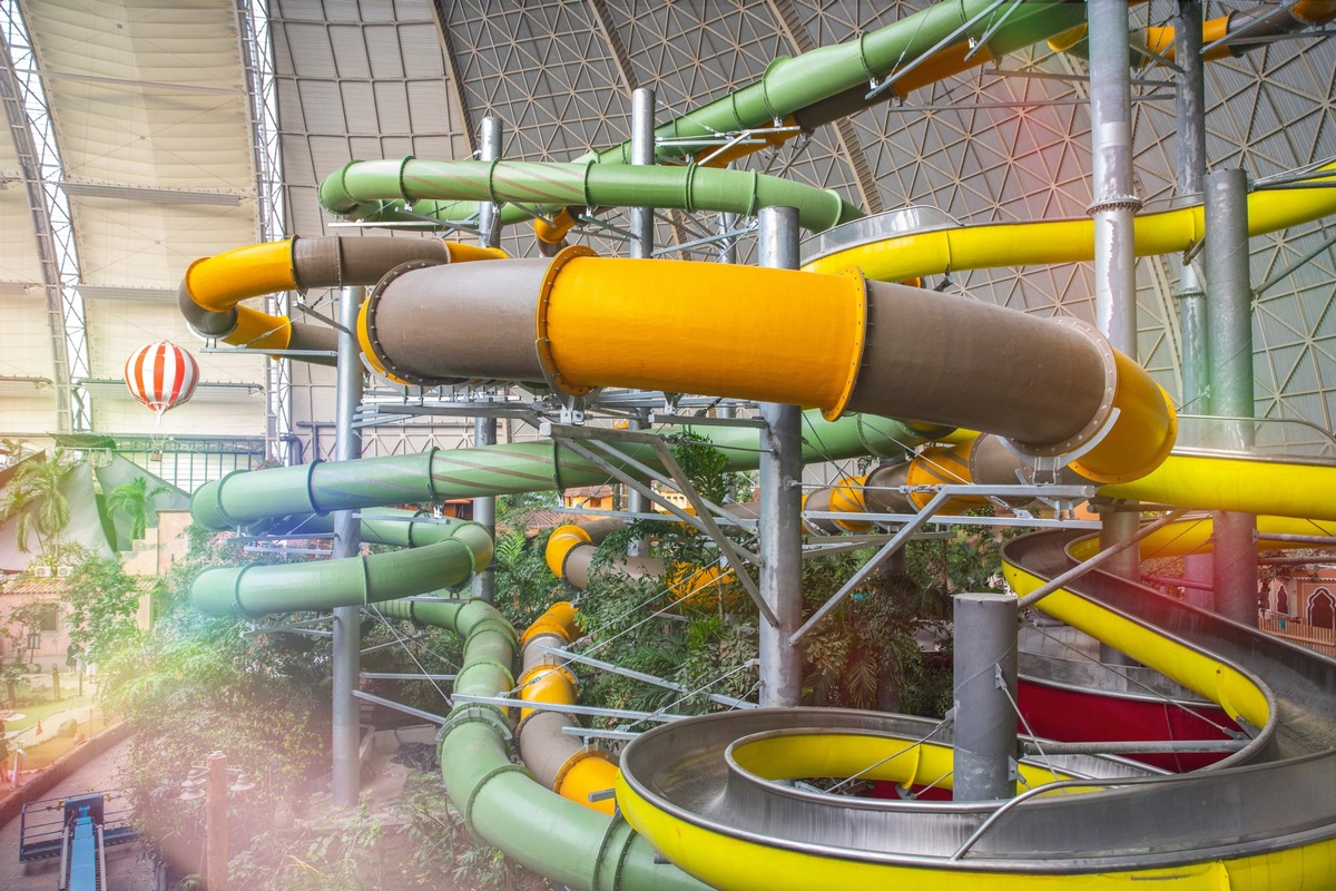 Auf die Rutsche, fertig, los! Tropical Islands startet Testbetrieb der weltweit längsten Double Racer Wasserrutsche