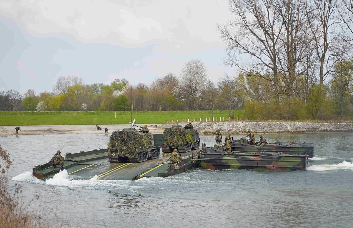 Im Sturmangriff über die Donau