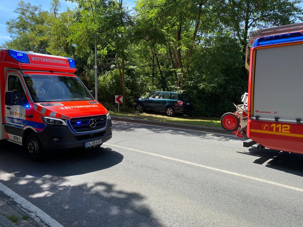 FW-EN: PKW verunfallt auf Schevener Straße