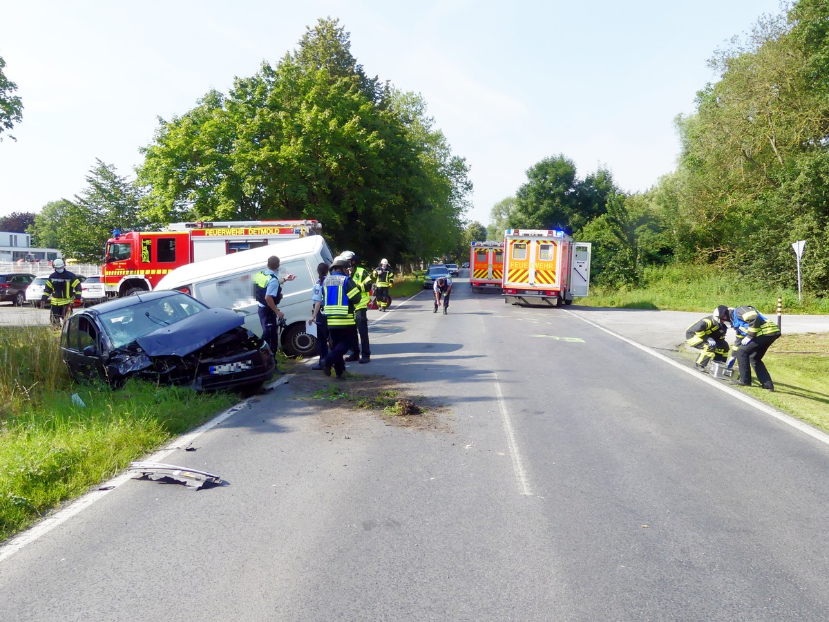 FW-DT: Verkehrsunfall mit zwei Schwerverletzten