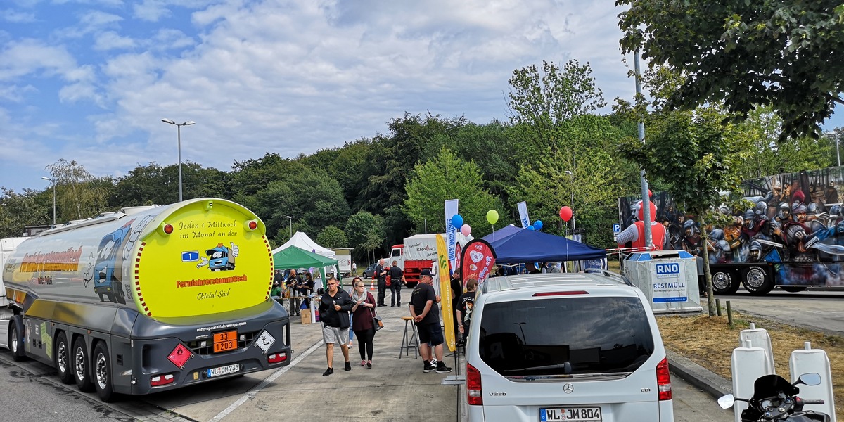 POL-WL: Fernfahrerstammtisch der Polizeidirektion Lüneburg veranstaltet alljährlichen Verkehrssicherheitstag an der A1