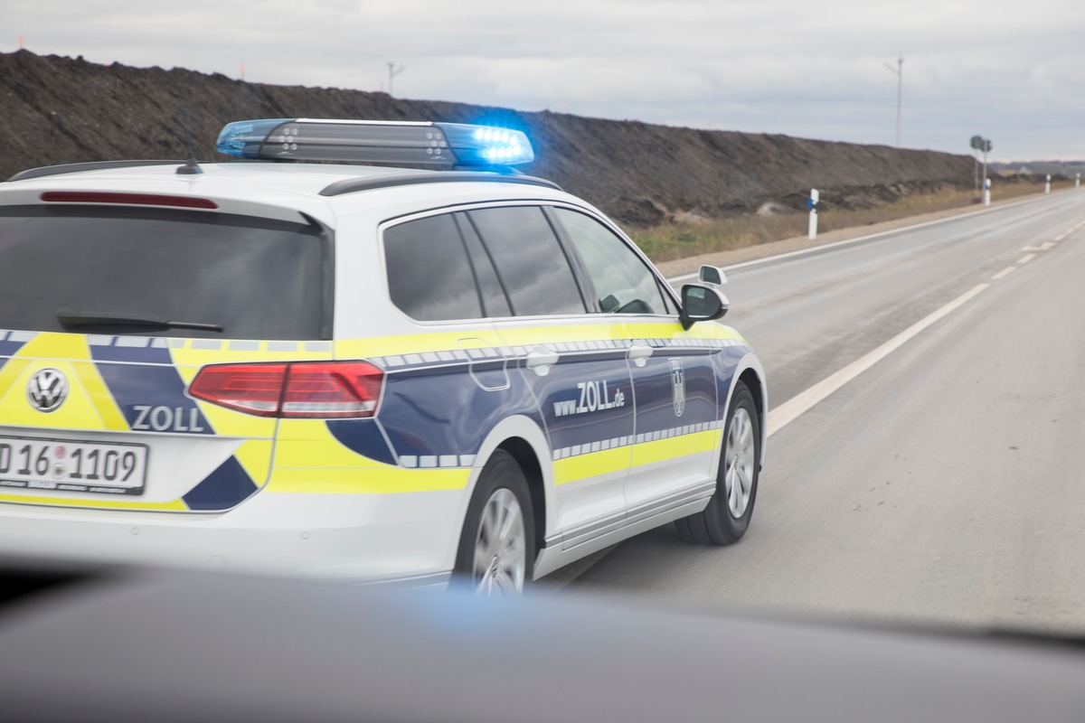 HZA-UL: Slowake schmuggelt SUV aus der Schweiz/Zollkontrollen auf der Autobahn 96