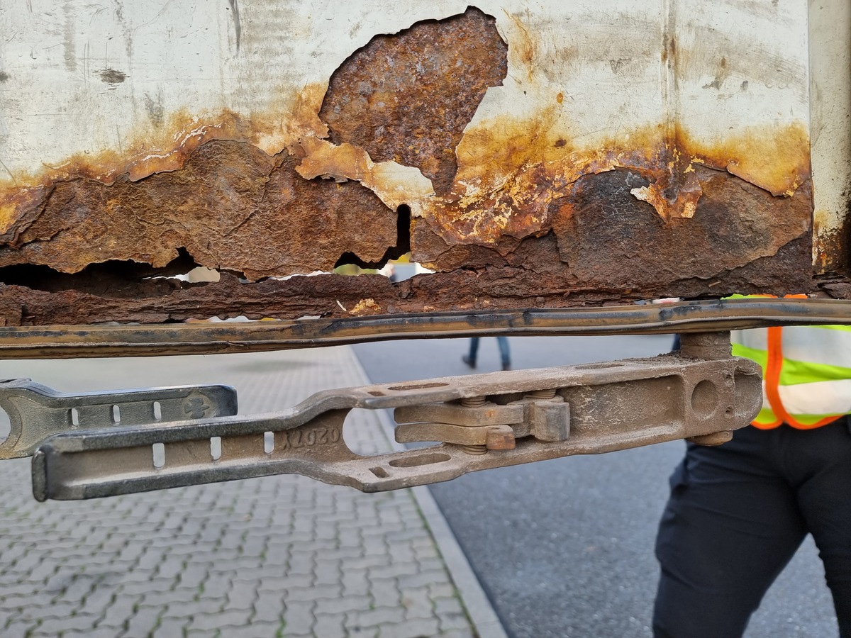 POL-H: Bundesautobahn (BAB) 2: Großkontrolle zur Ladungssicherung der Polizei Hannover