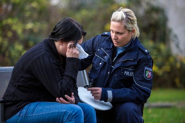 POL-REK: 17-Jährige wehrte Räuber ab - Hürth