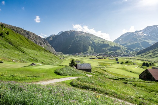 Die Andermatt Swiss Alps Gruppe erhält das Label Swisstainable von Schweiz Tourismus