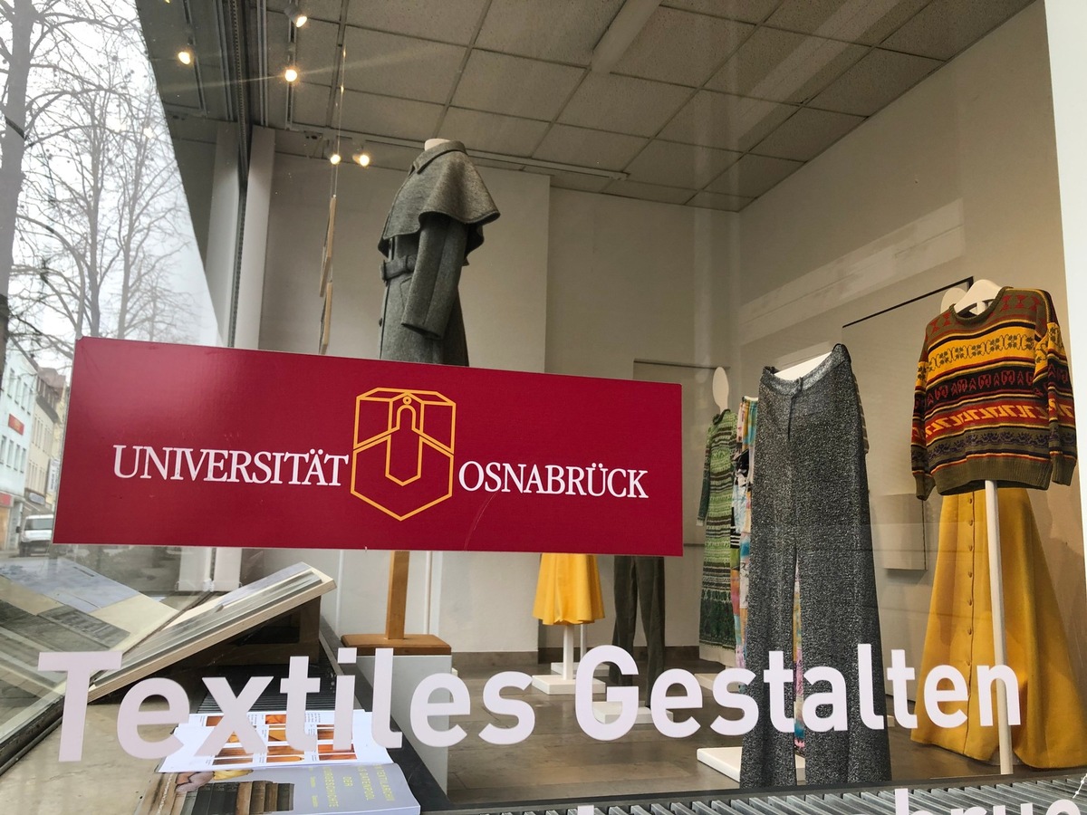 Textiles Erinnern im Erzählstoff-Projekt: Universität Osnabrück zeigt neue Ausstellung in der Galerie „Stichpunkt“