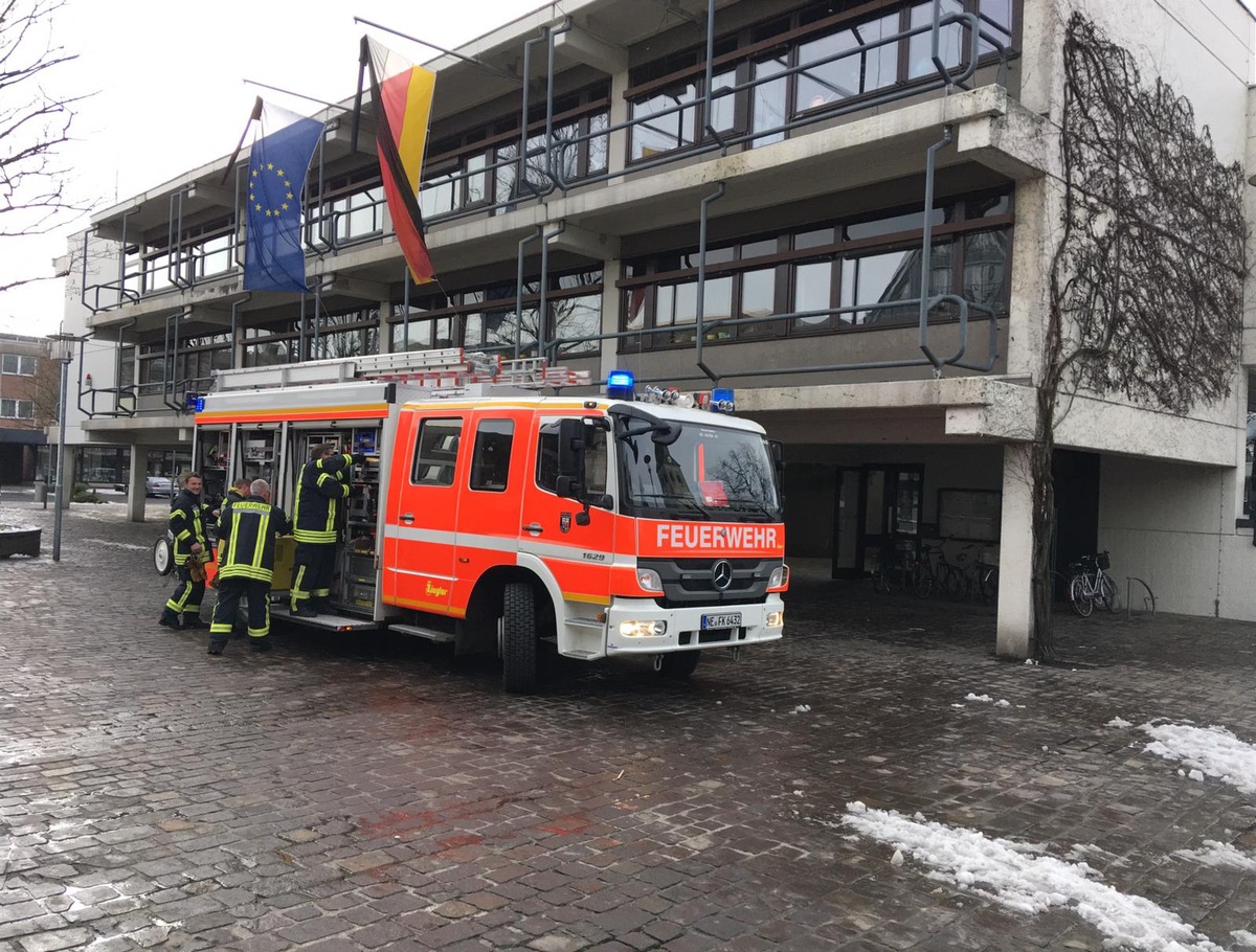 FW-NE: Rauchentwicklung im technischen Rathaus