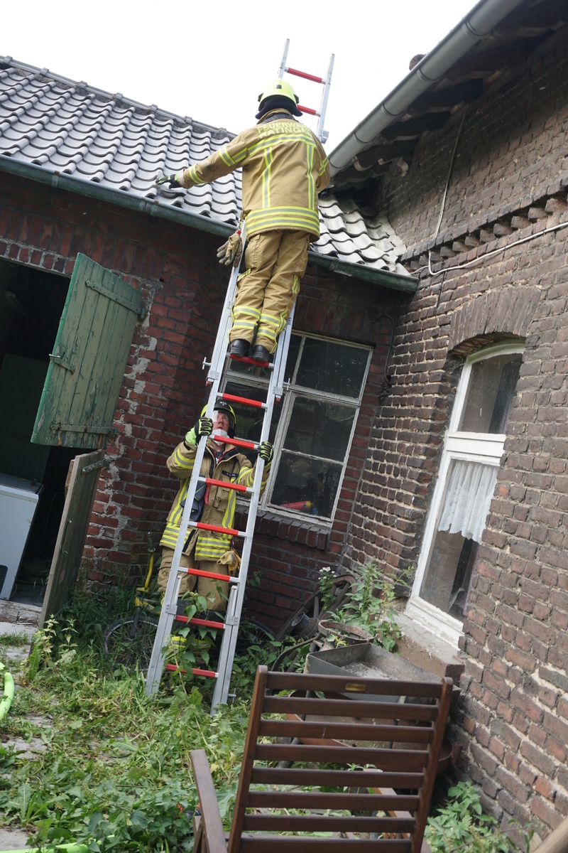 FW Ratingen: 15.06.21, Ratingen Homberg, Gehöft