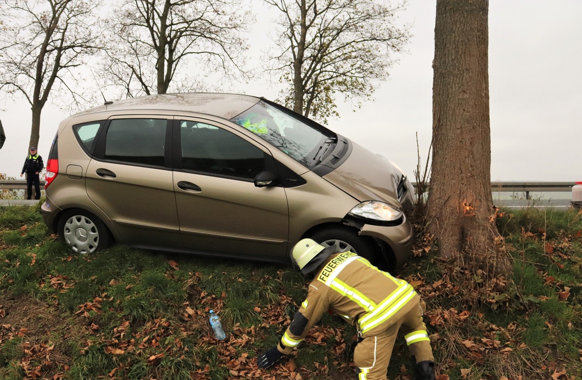 POL-HX: Unfall mit einer schwerverletzten Person auf B 252 bei Peckelsheim