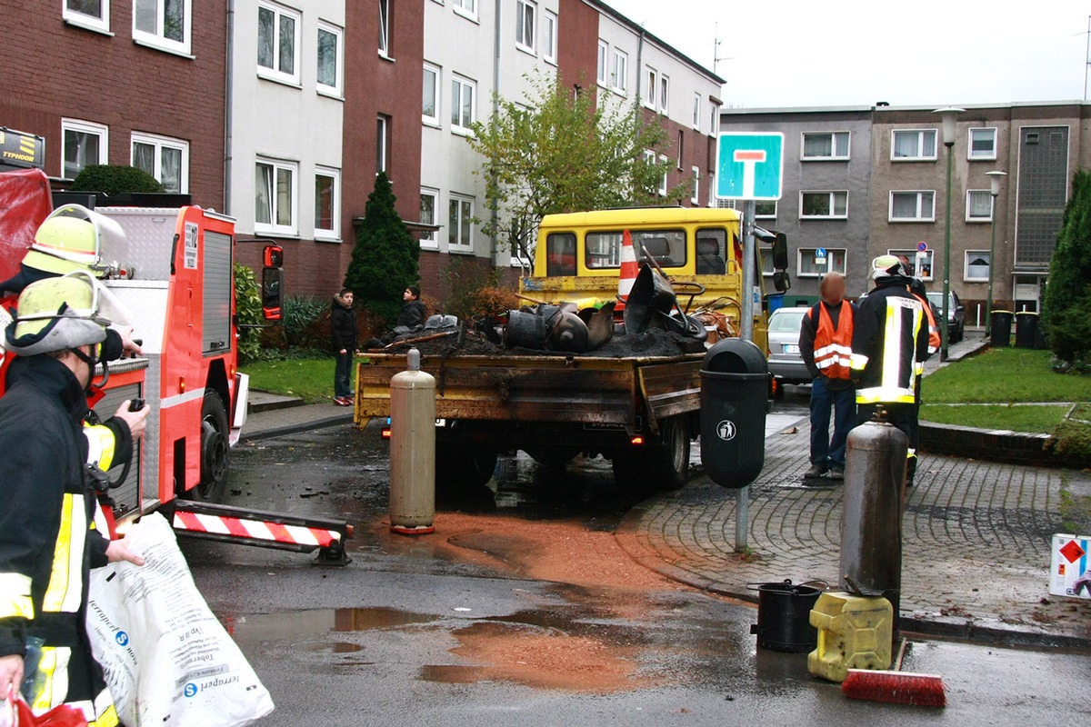 FW-E: Gasflasche auf LKW explodiert, glücklicherweise nur Sachschäden