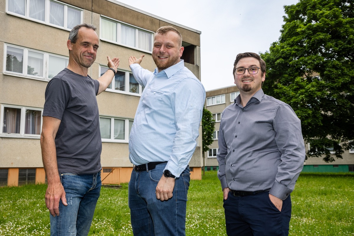 Transparentes Solarfenster der Universität Kassel erzeugt Ökostrom