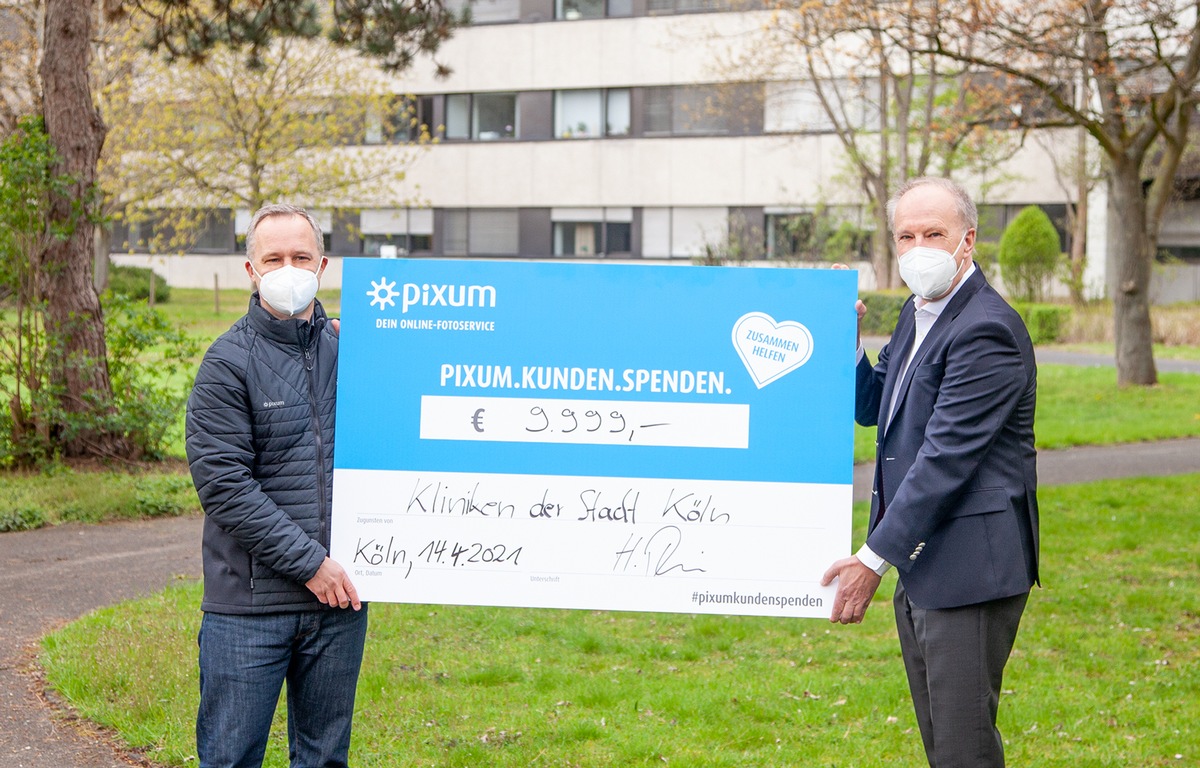 Kölsche Summe für Corona-Helfer: Pixum spendet im Namen seiner Kunden 9.999 Euro an die Kliniken Köln