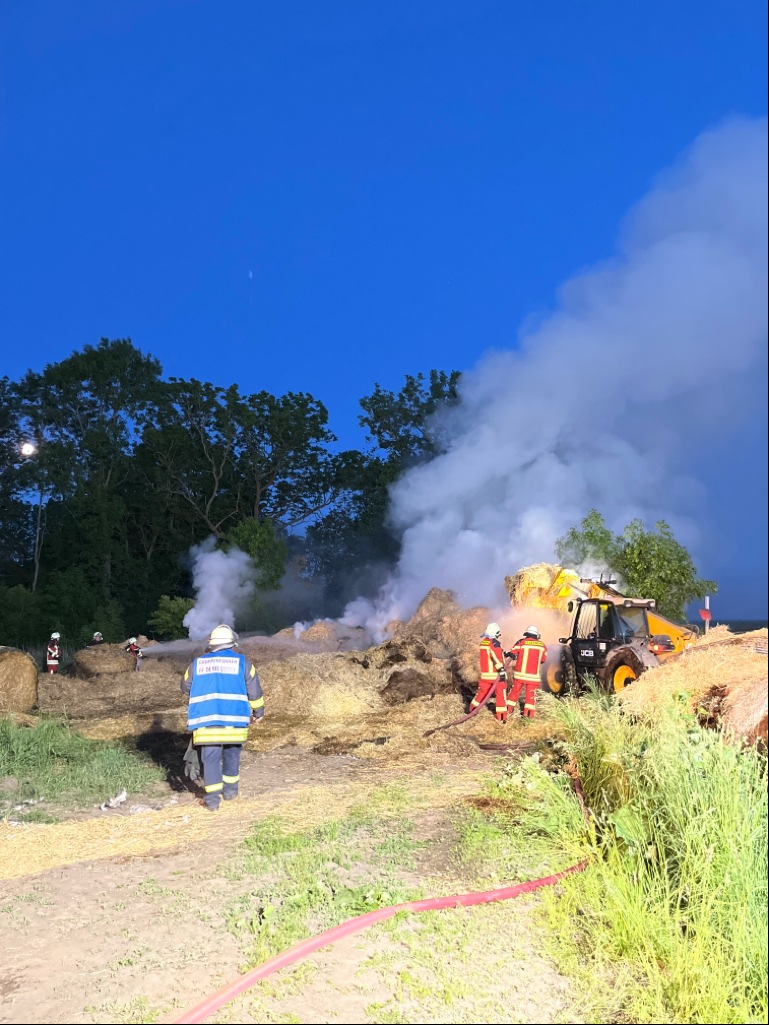 POL-NB: Brand von mehreren Heuballen in Grammendorf bei Tribsees