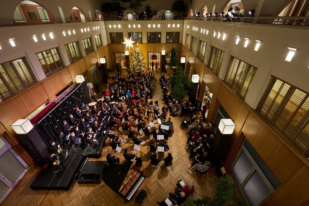 Canisius-Kolleg begeistert beim Weihnachtskonzert in der Tertianum Residenz