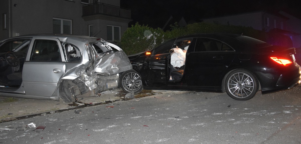 POL-HF: Verkehrsunfall -
Junger Fahrer unter Alkoholeinfluss