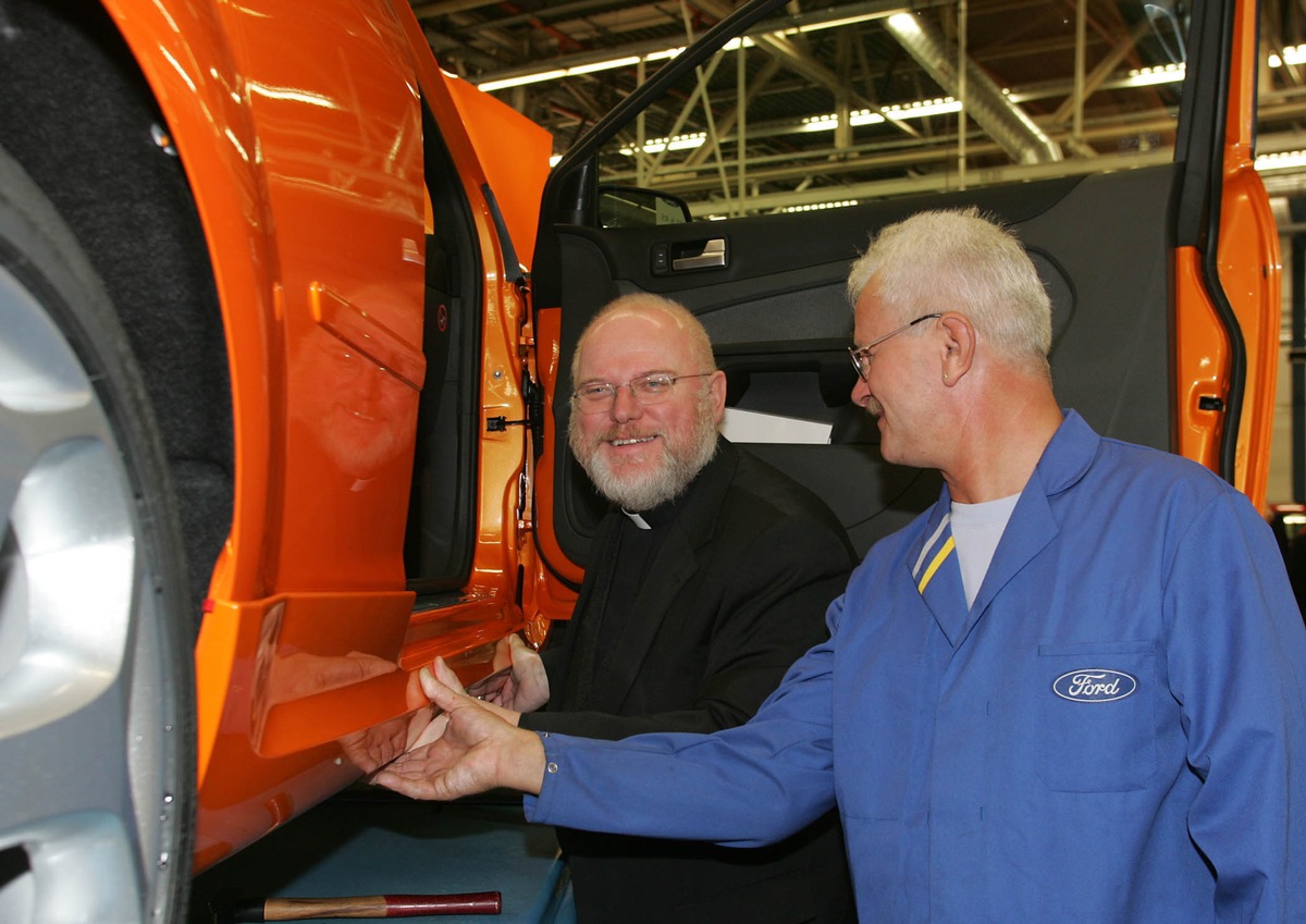 Bischof Dr. Reinhard Marx besucht bei Ford an der Saar Arbeitsplätze älterer Beschäftigter