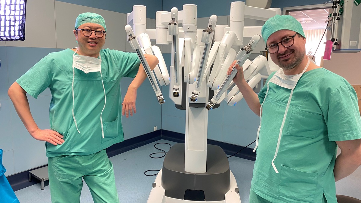 Neuheit in den Asklepios Harzkliniken, einzigartig in der Harz-Region: Medizin-High-Tech aus den USA: Da Vinci-Roboter unterstützt bei Operationen