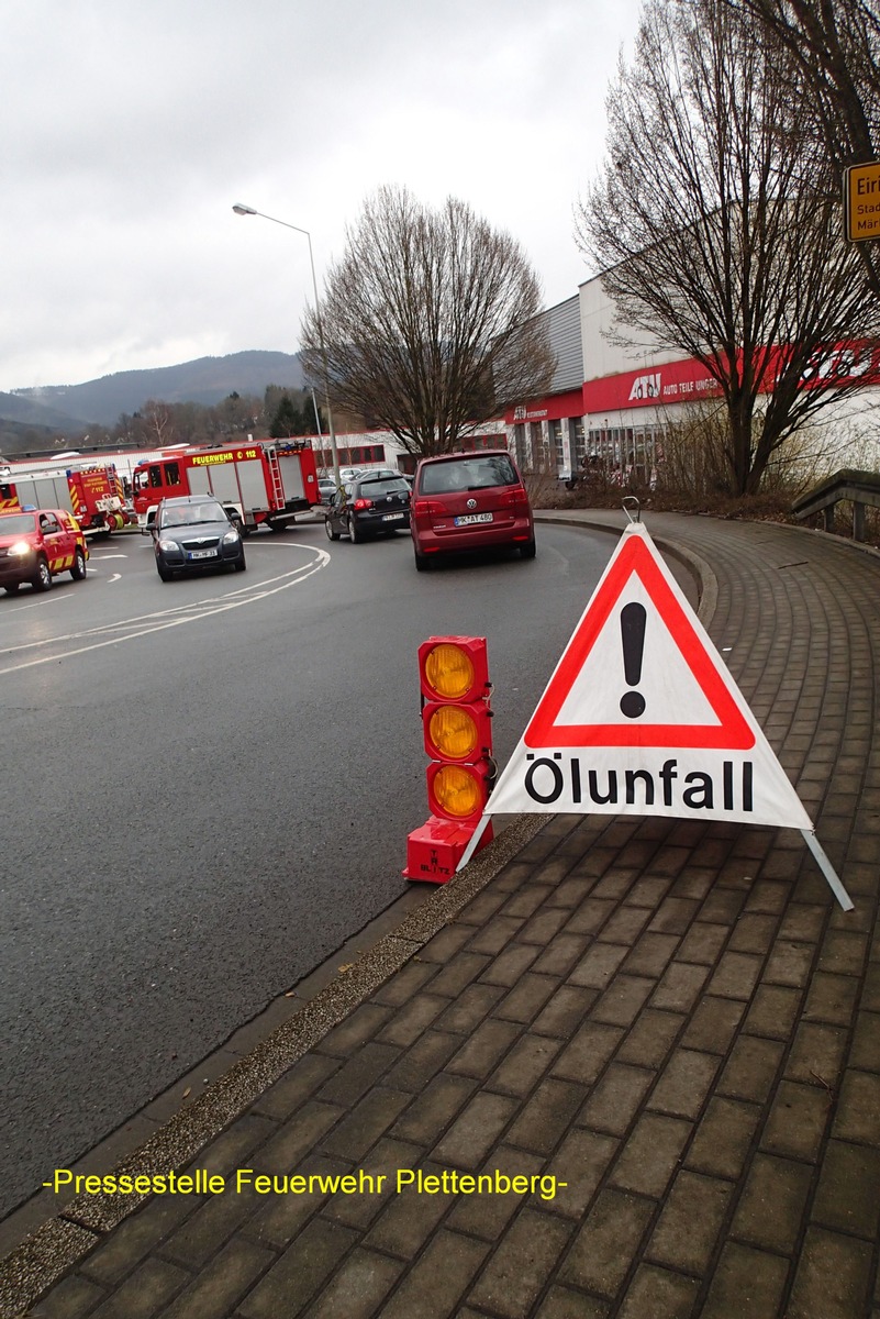 FW-PL: Drei Ölspuren zur gleichen Zeit. Hestenbergtunnel kurzzeitig gesperrt