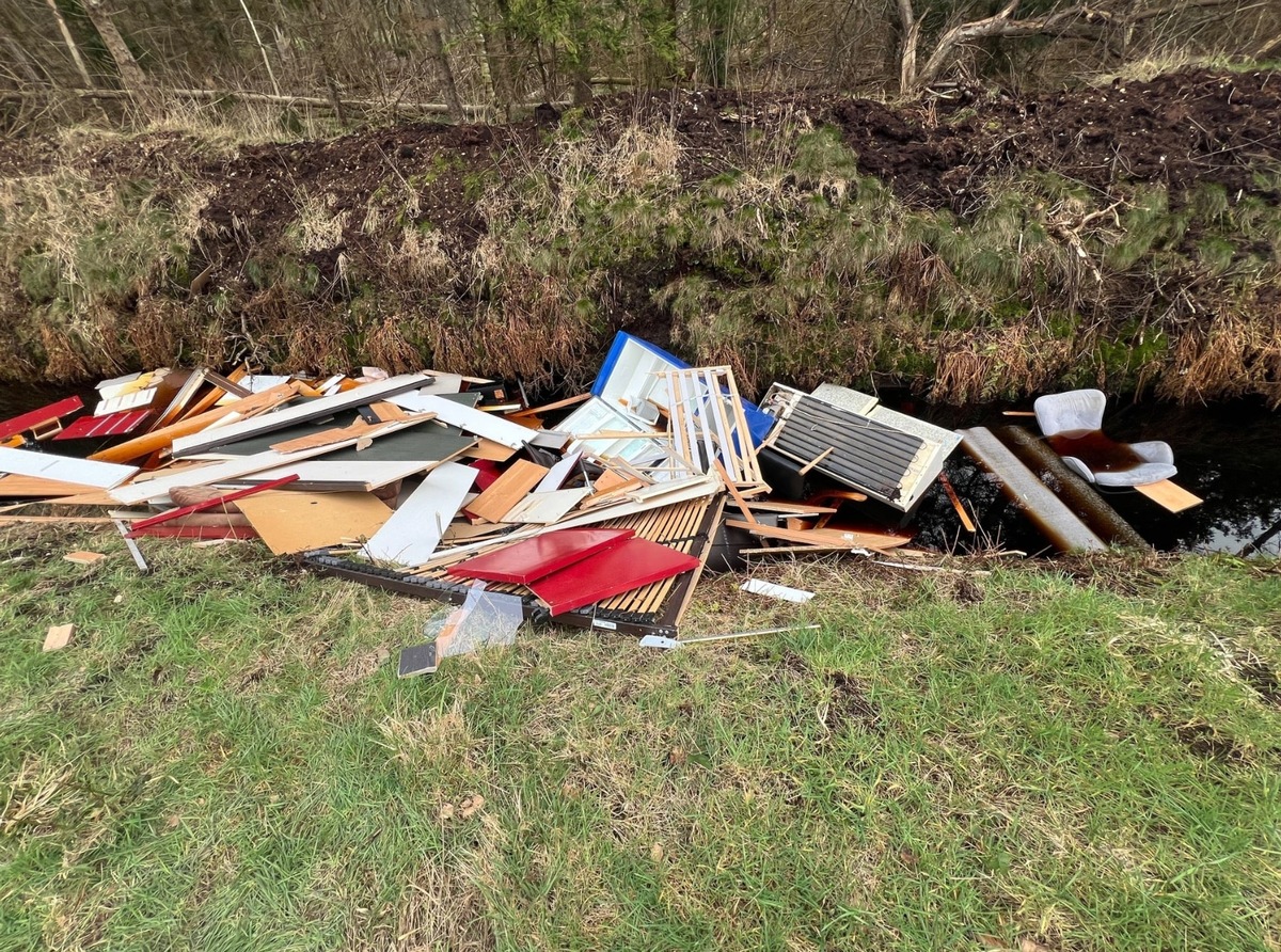 POL-OL: Gewässerverunreinigung am Bornhorster Moorweg - Zeugen gesucht