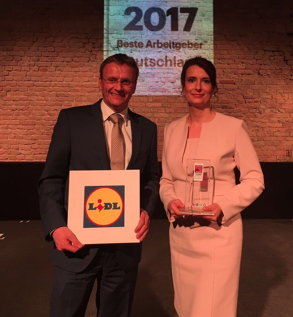 Lidl gehört zu den besten Arbeitgebern Deutschlands 2017 / &quot;Great Place to Work&quot;-Studie belegt: Lidl-Mitarbeiter schätzen fairen Umgang und Teamleistung im Unternehmen (FOTO)