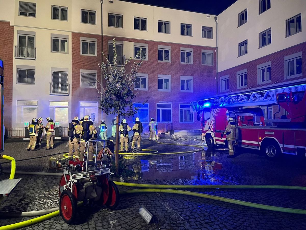 FW-KLE: Brand am Postgebäude